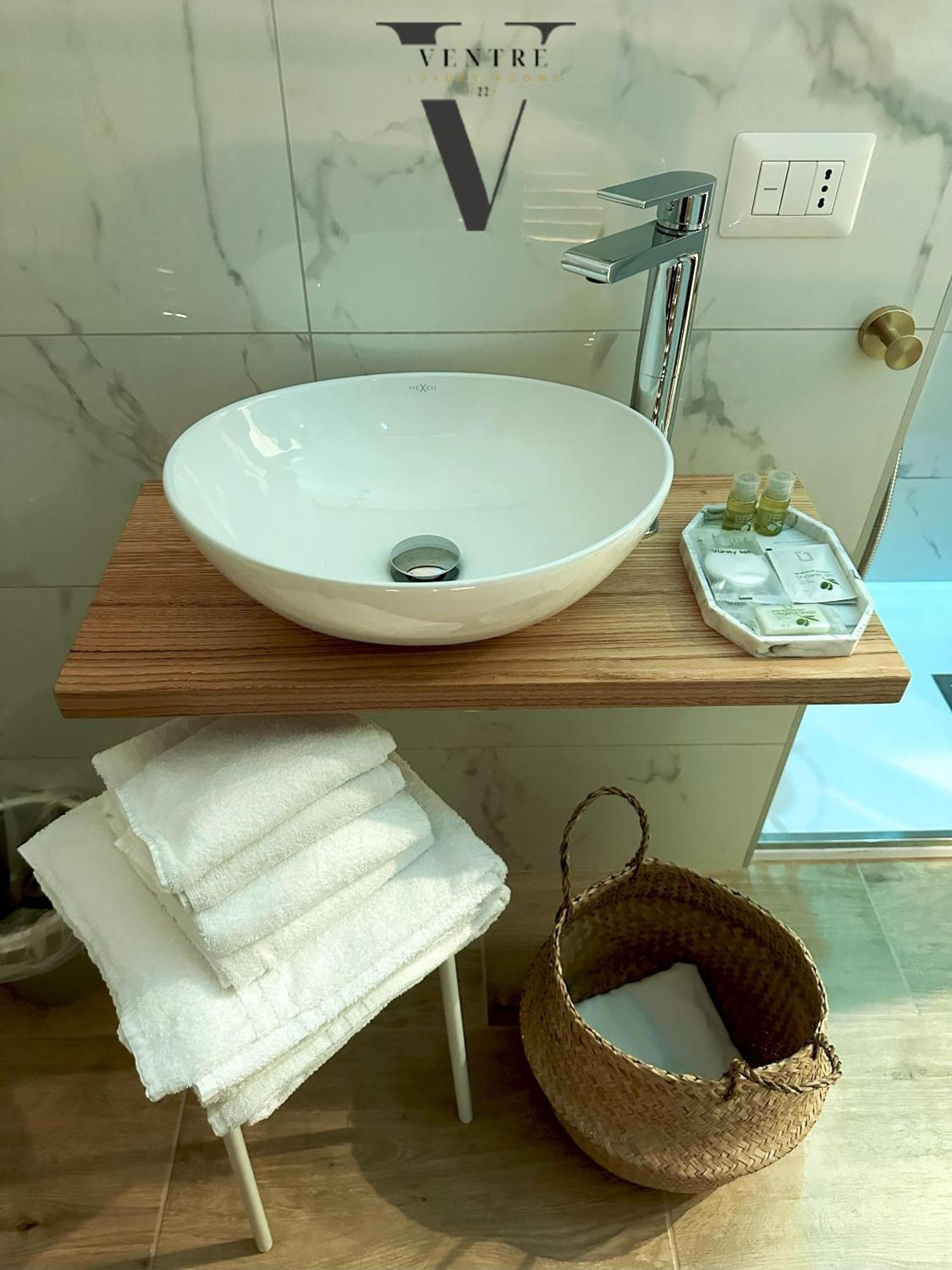 Ventre Luxury Rooms Napoli Bagian luar foto
